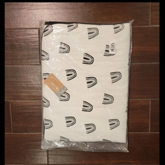 Kyte Baby Black/white Rainbow Bamboo Toddler Blanket